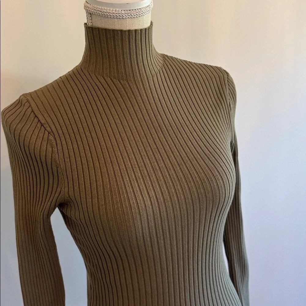 ZARA Mockneck Ribbed Shirt - Picture 2 of 3